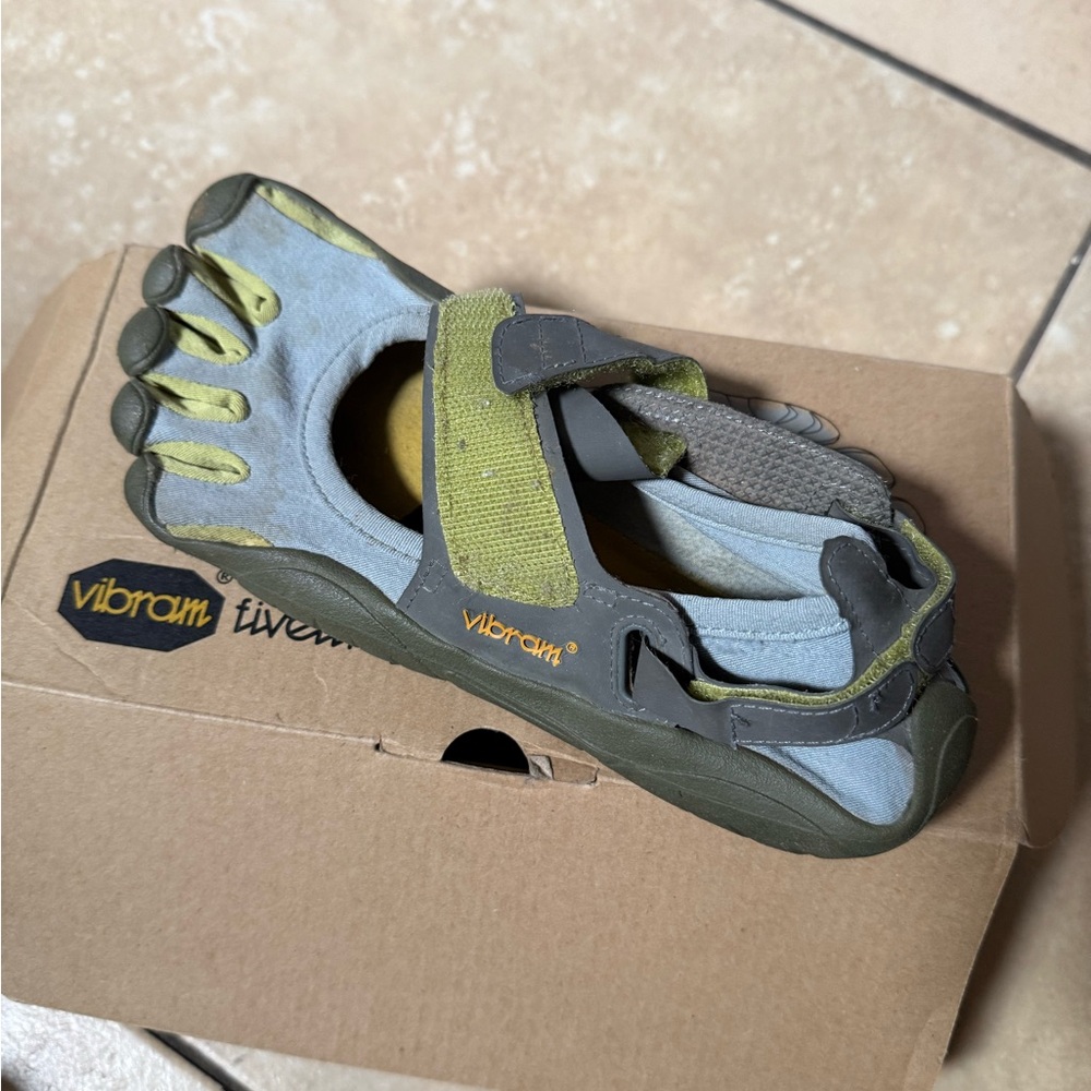 Vibram FiveFingers Olive and Light Gray Toe Shoes